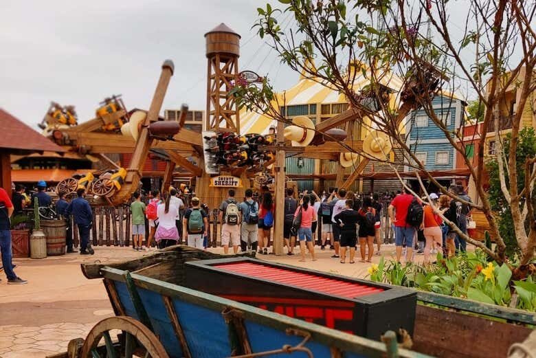 Diversão sem limites no Beto Carrero World com guia exclusivo!