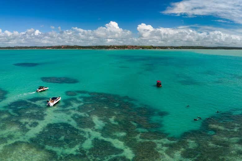 Explore as Maravilhas Subaquáticas: Passeio de Lancha pelas Piscinas Naturais de Maragogi!