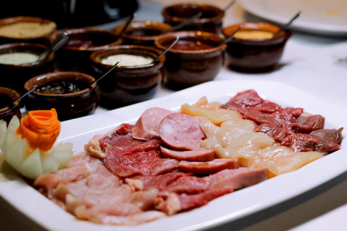 Sequência de Fondue Tradicional Ilimitada, ao lado da rua coberta!