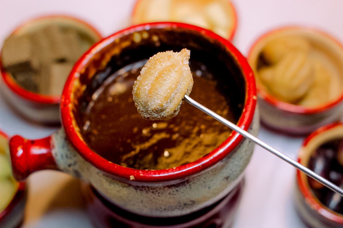 Sequência de Fondue Tradicional Ilimitada, ao lado da rua coberta!